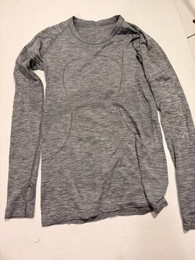 lululemon athletica Heather Gray Long Sleeve Crew